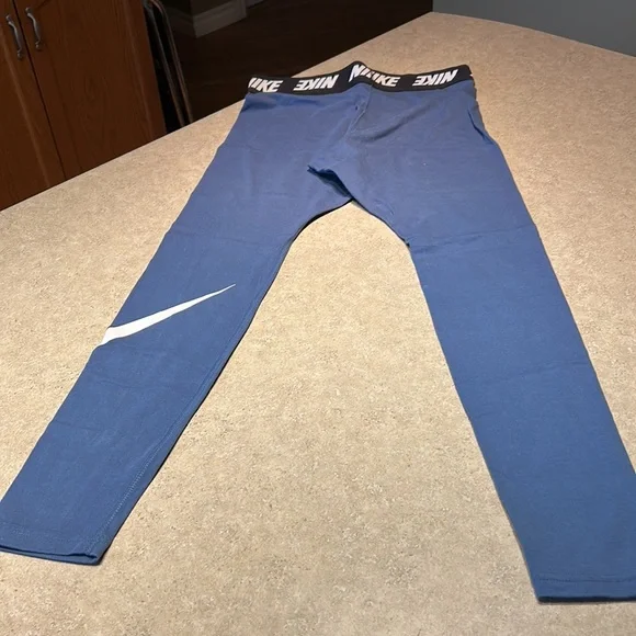 Nike women’s leggings - Picture 3 of 4